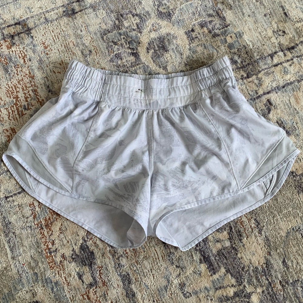 Lululemon Hotty Hot 2.5 low rise shorts